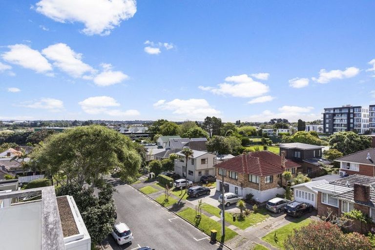 Photo of property in Maison Apartments, 403/16 Huron Street, Takapuna, Auckland, 0622
