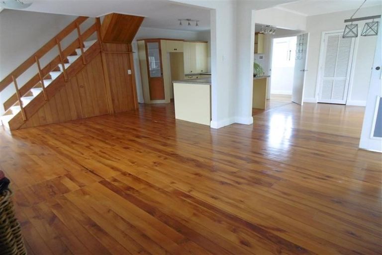 Photo of property in 116 Arran Road, Browns Bay, Auckland, 0630