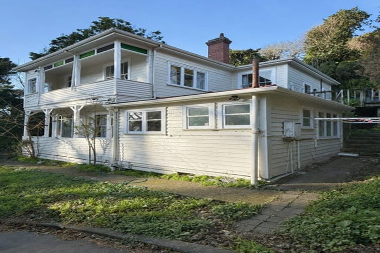 Photo of property in 143 Wadestown Road, Wadestown, Wellington, 6012