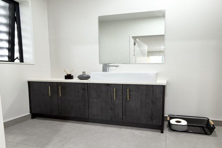 Photo of property in 33 Waka Street, Albany Heights, Auckland, 0632