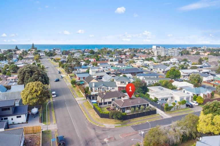 Photo of property in 1 Gobray Crescent, Mount Maunganui, 3116