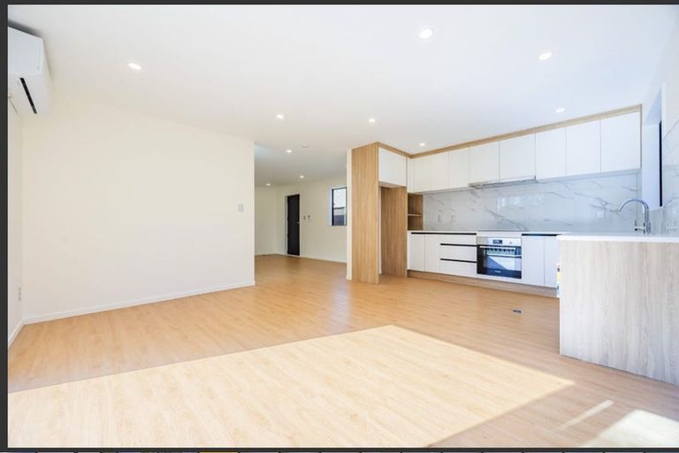 Photo of property in 37d Allington Road, Massey, Auckland, 0614