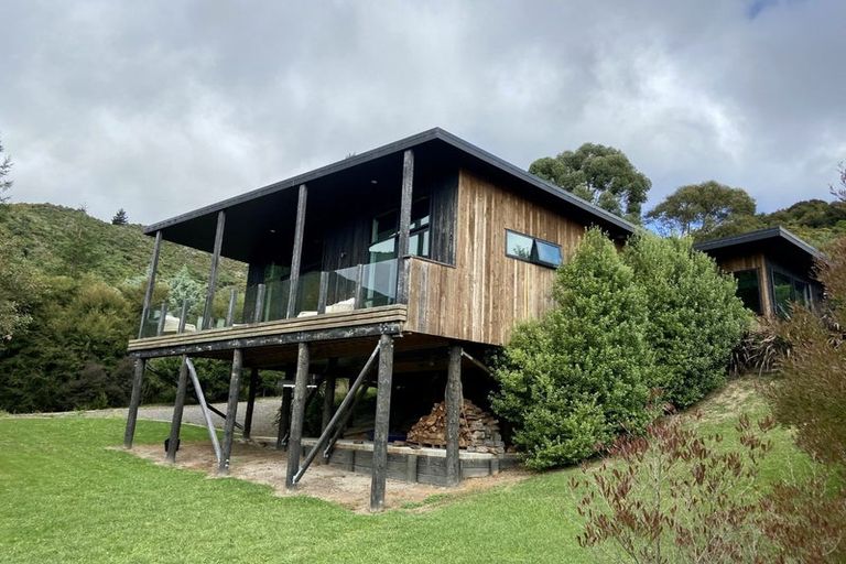 Photo of property in 11a Moana Heights, Waikawa, Picton, 7220