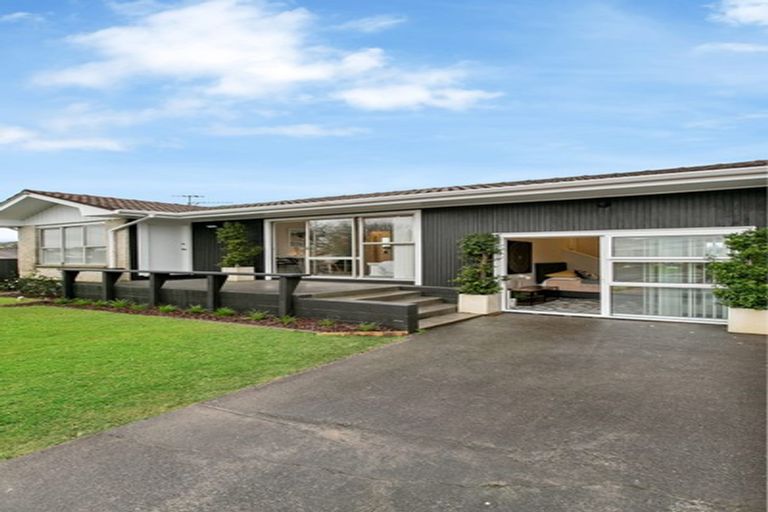 Photo of property in 1b Bowater Place, Manurewa, Auckland, 2102