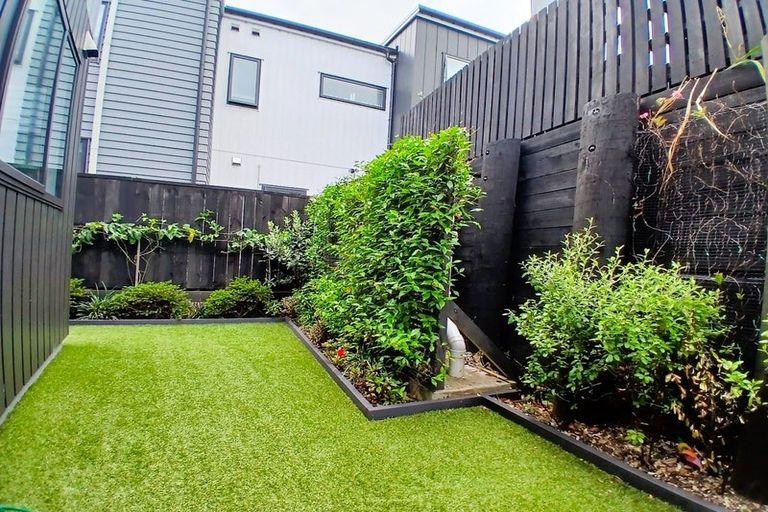 Photo of property in 3 Huataki Road, Northcote, Auckland, 0627