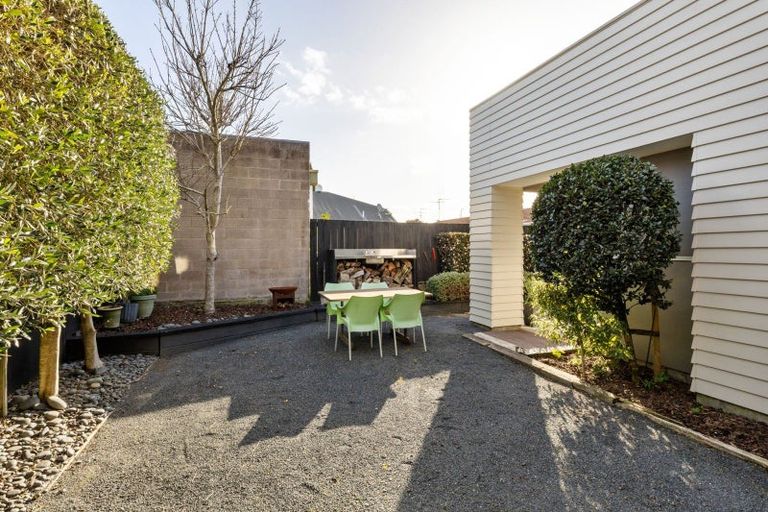 Photo of property in 49 Clare Street, Cambridge, 3434