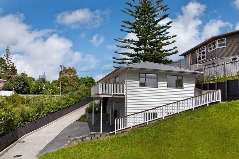 Photo of property in 234 Beach Haven Road, Beach Haven, Auckland, 0626