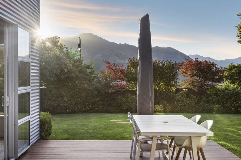Photo of property in 88 Rob Roy Lane, Wanaka, 9305