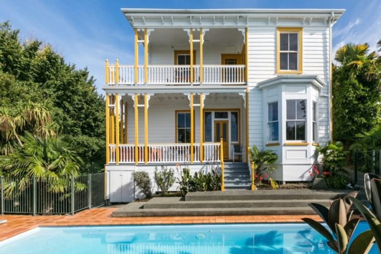 Photo of property in 15 Sealy Road, Bluff Hill, Napier, 4110