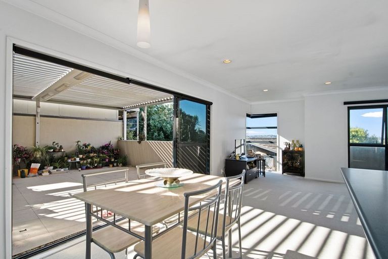 Photo of property in 143c Wiseley Road, West Harbour, Auckland, 0618