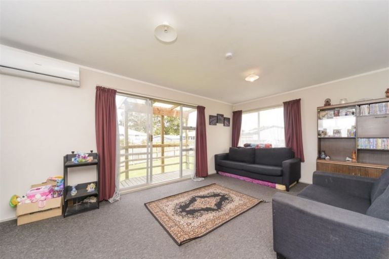 Photo of property in 10 Gladys Place, Kelvin Grove, Palmerston North, 4414