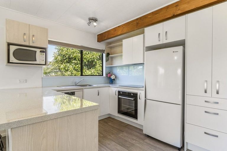 Photo of property in 2/26 Otanerua Road, Hatfields Beach, Orewa, 0931