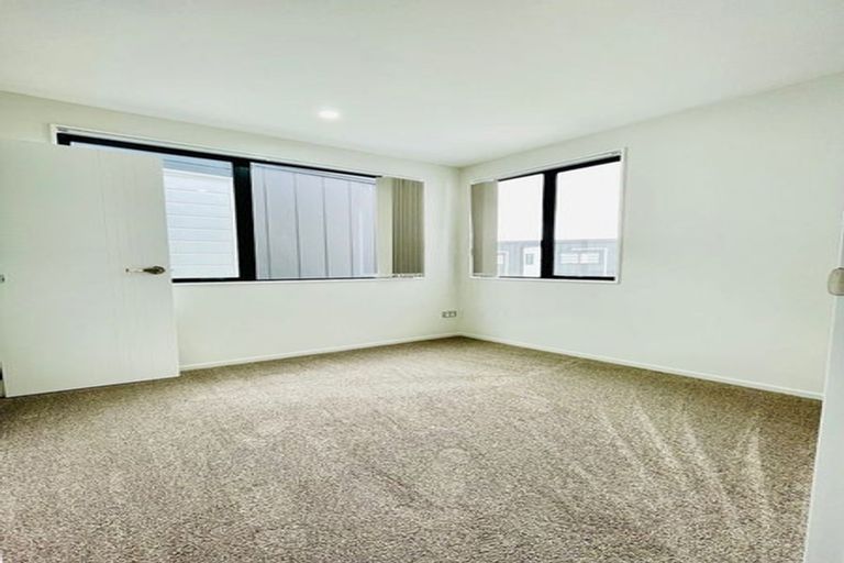 Photo of property in 28 Parahau Road, Papakura, 2110