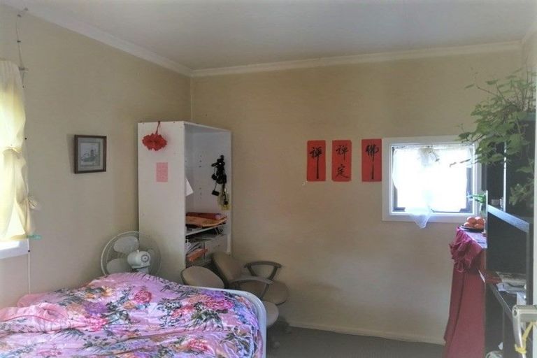 Photo of property in 1 Rogan Street, Mount Roskill, Auckland, 1041