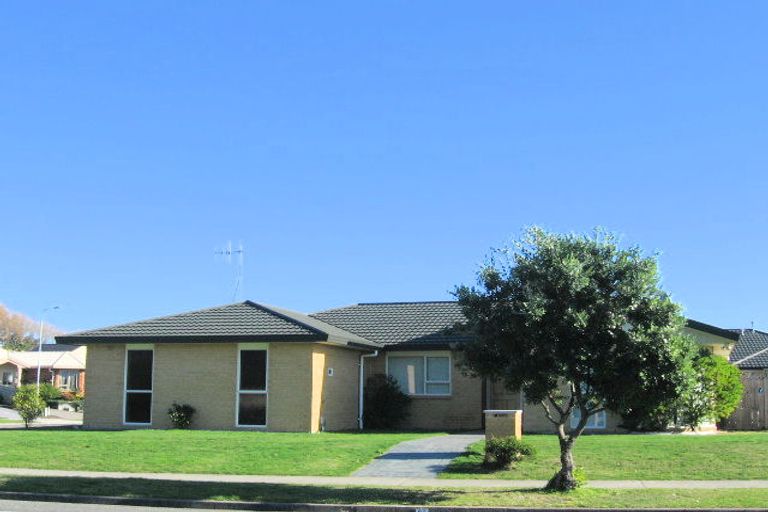 Photo of property in 62 Guildford Drive, Paraparaumu, 5032