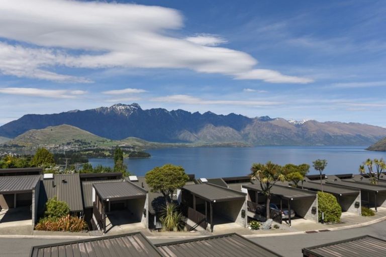 Photo of property in Alpine Meadows Apartments, 135m Fernhill Road, Fernhill, Queenstown, 9300