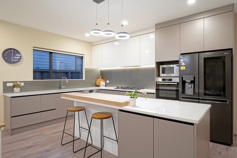 Photo of property in 17 Toanui Road, Hobsonville, Auckland, 0616