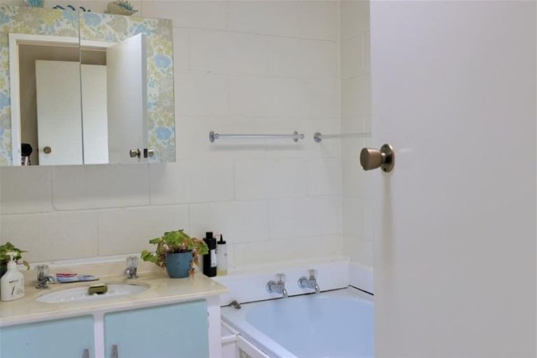 Photo of property in 4/103 Vauxhall Road, Narrow Neck, Auckland, 0624