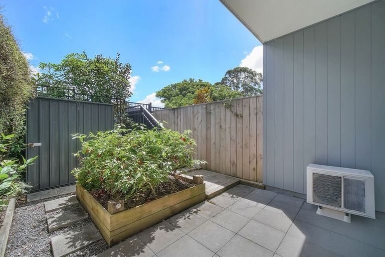 Photo of property in 29 Morihana Close, Glen Eden, 0602