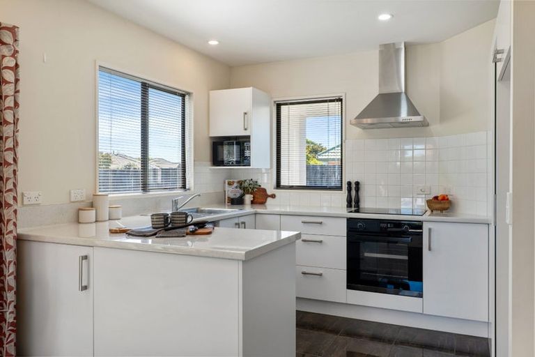 Photo of property in 1/66 Broadhaven Avenue, Parklands, Christchurch, 8083