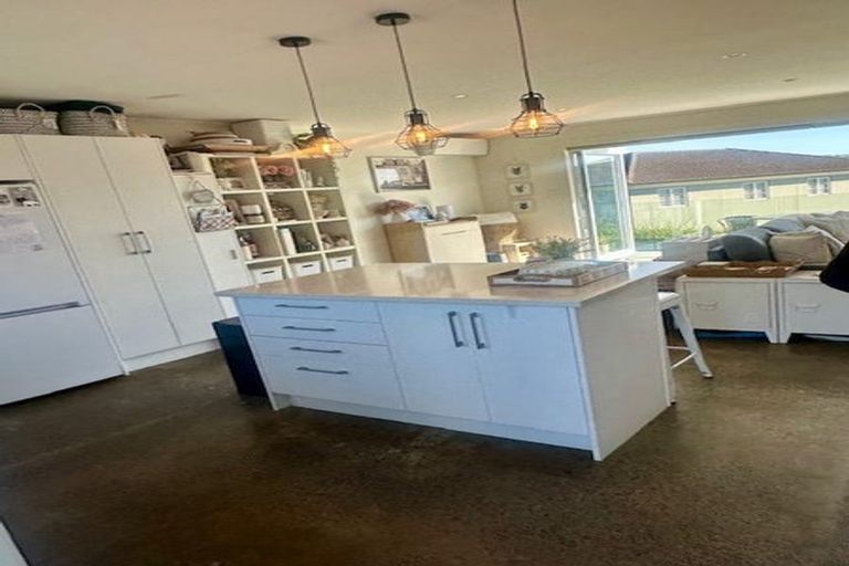 Photo of property in 4/133 Shakespeare Road, Milford, Auckland, 0620