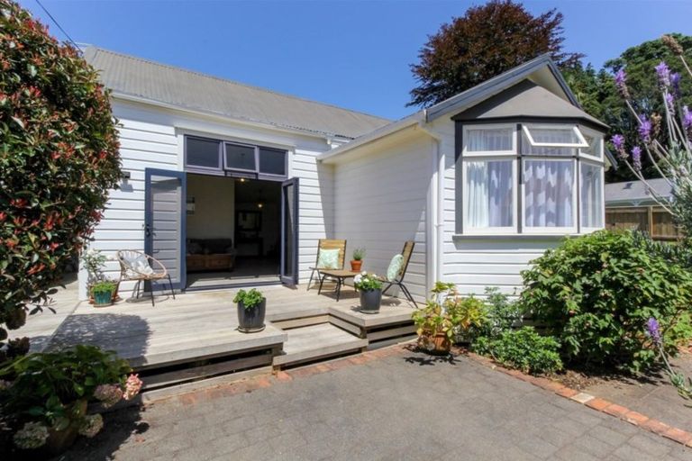 Photo of property in 24 Bracken Street, New Plymouth, 4310
