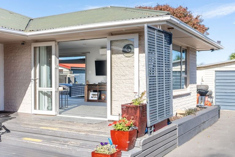 Photo of property in 14 Bideford Place, Dallington, Christchurch, 8061