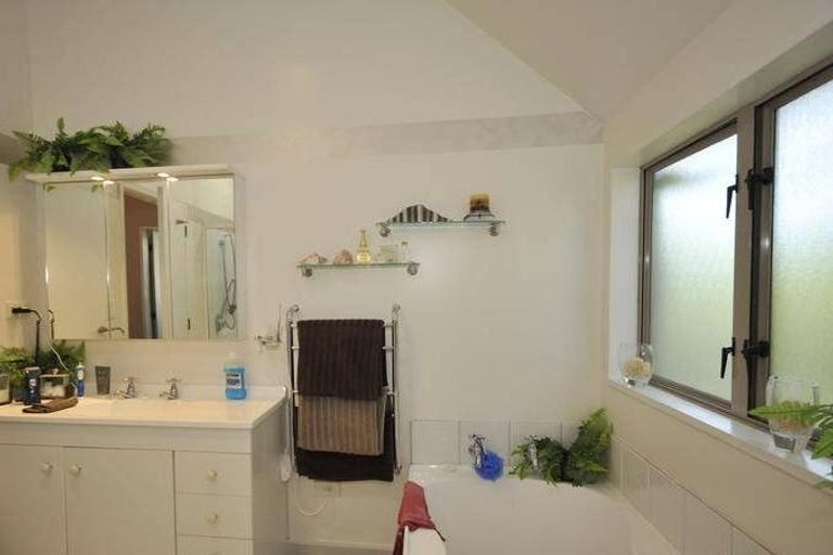 Photo of property in 49 Waikowhai Street, Ngaio, Wellington, 6035