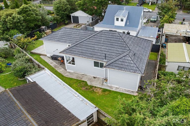 Photo of property in 6 Glen Road, Stokes Valley, Lower Hutt, 5019