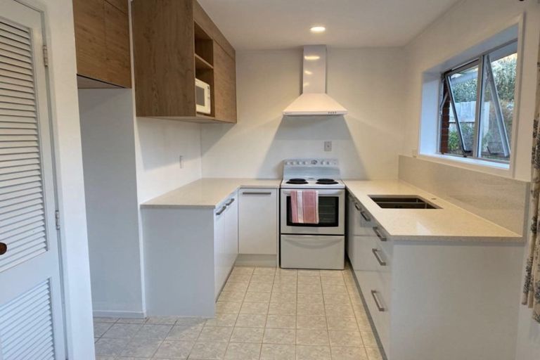 Photo of property in 2/7 Ballater Place, Highland Park, Auckland, 2010