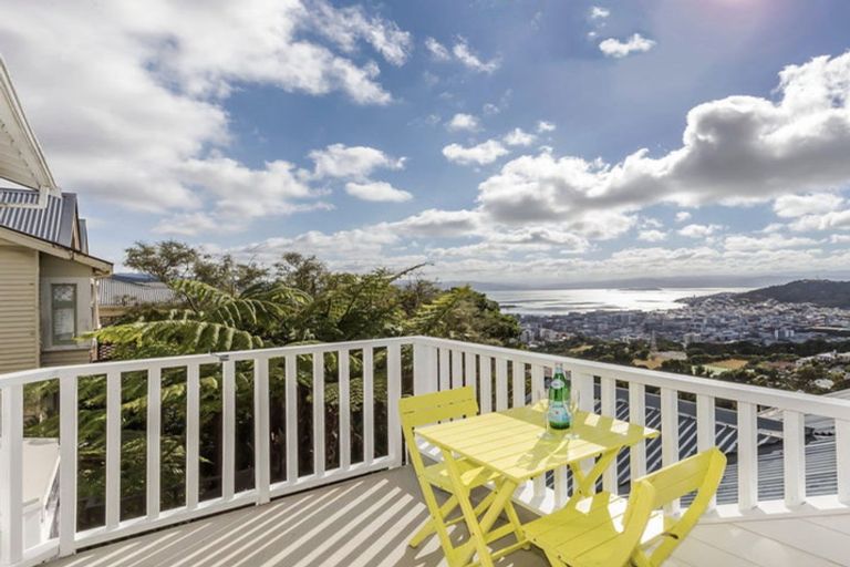 Photo of property in 39 Karepa Street, Brooklyn, Wellington, 6021