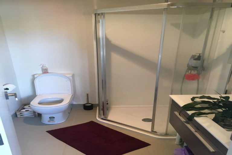 Photo of property in 28/11 Ray Small Drive, Papakura, 2110