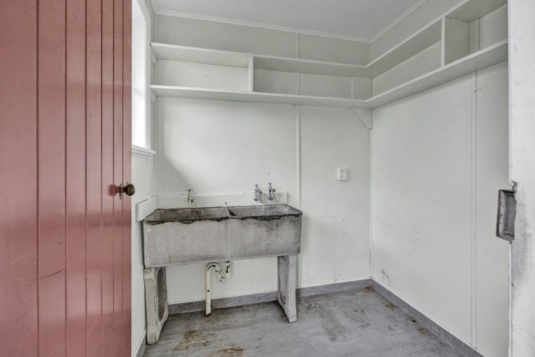Photo of property in 32b Seaview Road, Marfell, New Plymouth, 4310