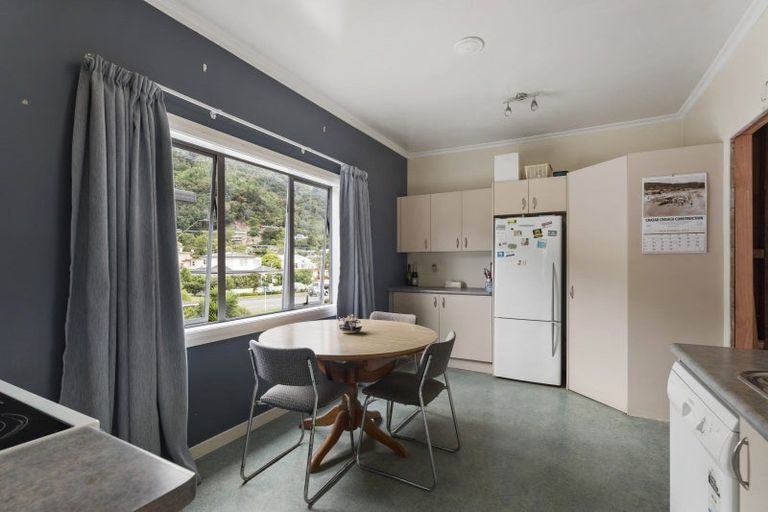 Photo of property in 8 Suffolk Street, Picton, 7220