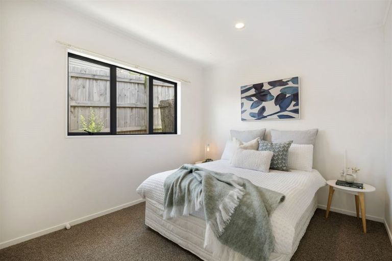 Photo of property in 1/59 Verran Road, Birkenhead, Auckland, 0626