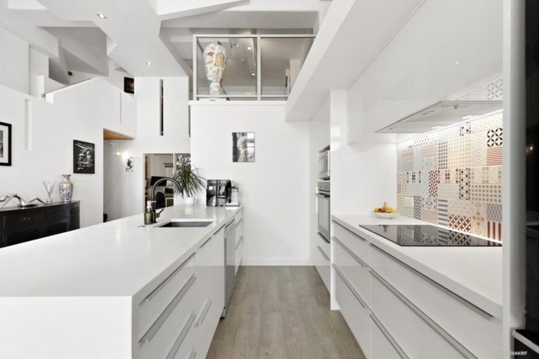 Photo of property in Stadium Garden Flats, 106/107 Thorndon Quay, Pipitea, Wellington, 6011