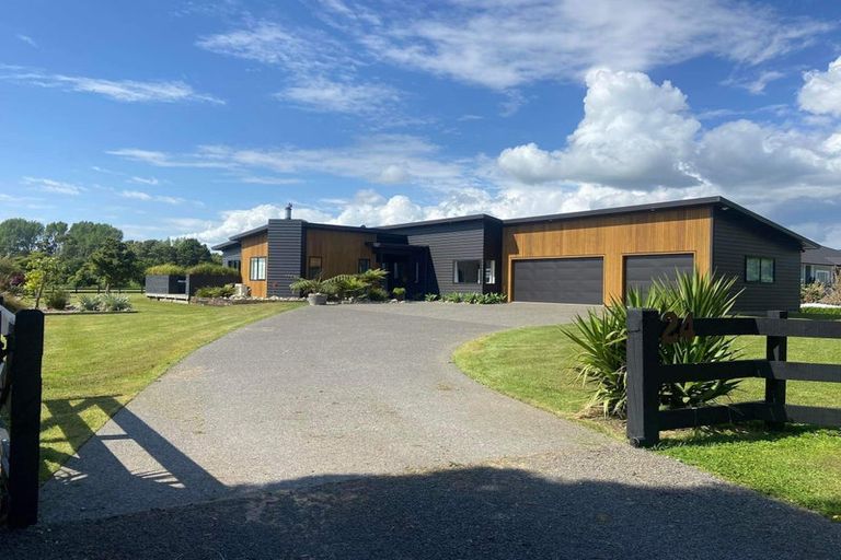 Photo of property in 24 Ivy Lane, Ohau, Levin, 5570