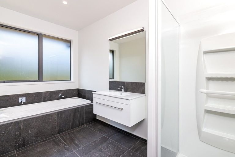 Photo of property in 10 Lancewood Way, Kinloch, Taupo, 3377