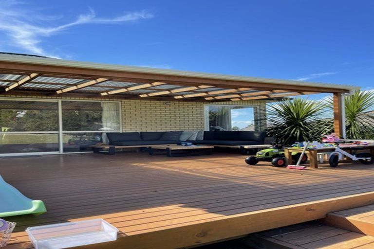 Photo of property in 32 Waldorf Crescent, Orewa, 0931