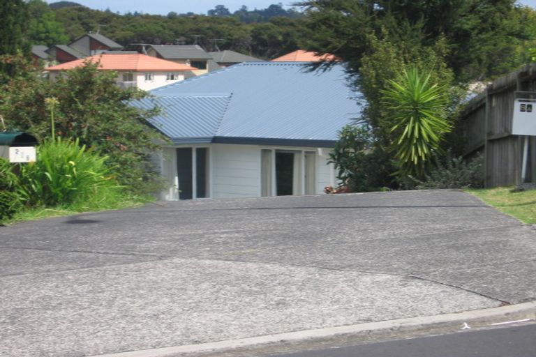 Photo of property in 2/8 Fernlea Rise, Bayview, Auckland, 0629