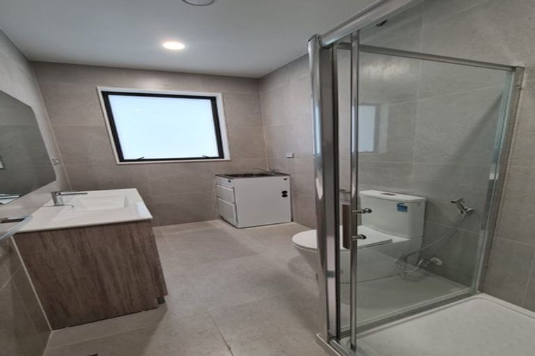 Photo of property in 4/532 Glenfield Road, Glenfield, Auckland, 0629