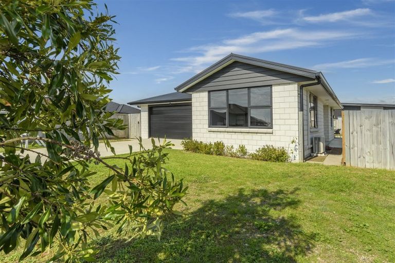 Photo of property in 28 Te Kio Crescent, Papamoa Beach, Papamoa, 3118