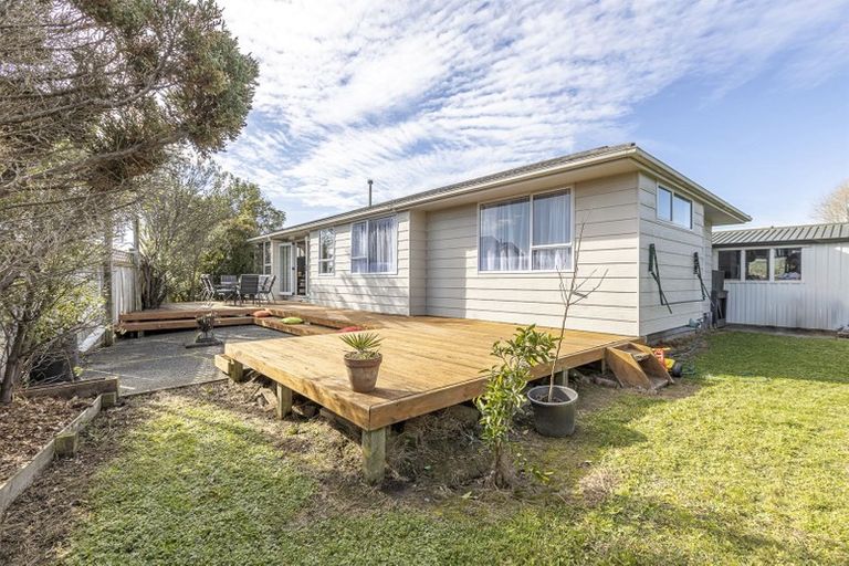 Photo of property in 16 Perrin Place, Kelvin Grove, Palmerston North, 4414