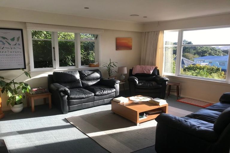 Photo of property in 19 Romney Square, Tawa, Wellington, 5028