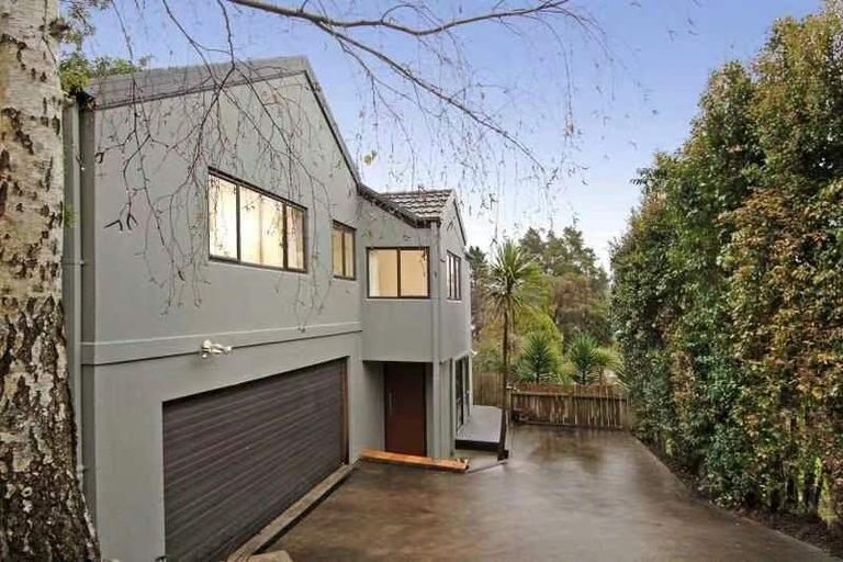 Photo of property in 2/12a Dallinghoe Crescent, Milford, Auckland, 0620