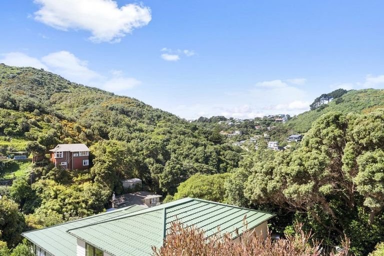 Photo of property in 29a Cave Road, Houghton Bay, Wellington, 6023