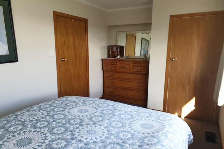 Photo of property in 8 Saulbrey Grove, Woburn, Lower Hutt, 5010