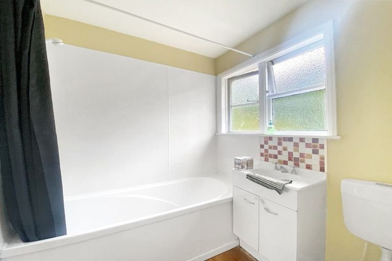 Photo of property in 3 Montgomery Avenue, Karori, Wellington, 6012