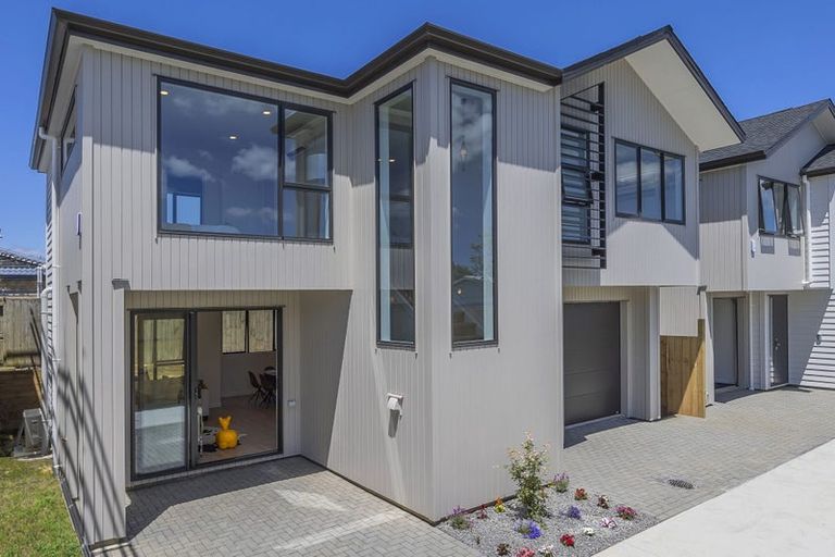 Photo of property in 744b East Coast Road, Pinehill, Auckland, 0630