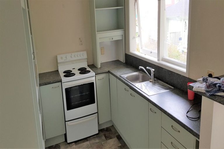 Photo of property in 2/31 Camelot Place, Glenfield, Auckland, 0629